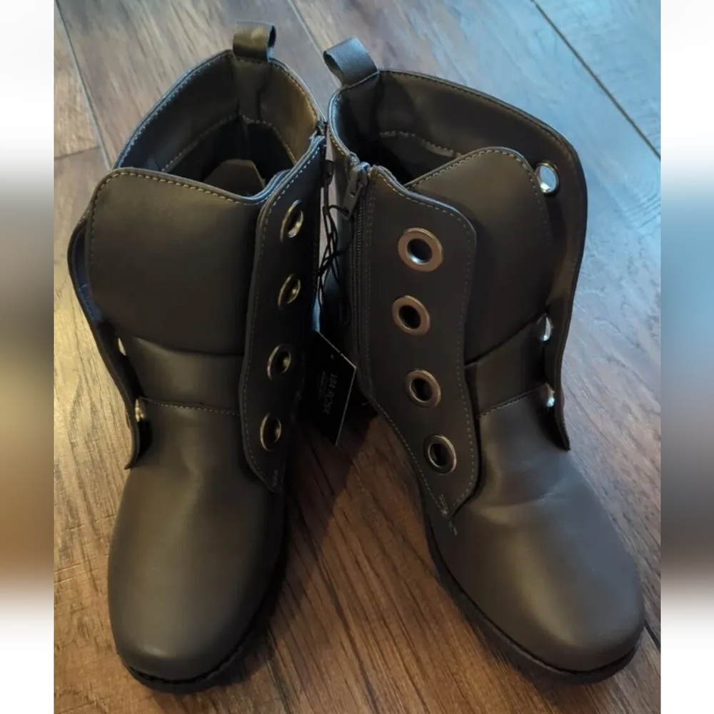 Via Rosa Women's Gray Faux Leather No Lace Up Open Style Boots Size 10 NWT! $54.